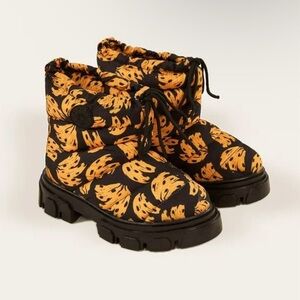 Farm Rio Banana Bunch Lug Sole Puffer Stylish Black and Orange Boots size 7.5